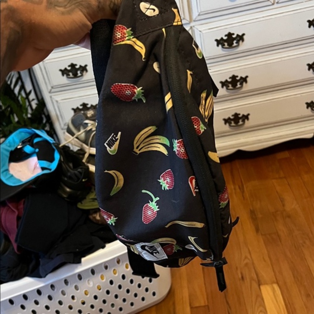 NIKE FRUITS SHOULDER BAG